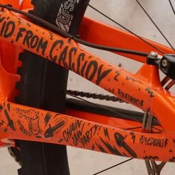 Dyedbro Kit De Protection Du Cadre - Tronçonneuse Noire 7 Dyedbro Kit De Protection Du Cadre - Tronçonneuse Noire -Vélos Soldes 05 DBF11192