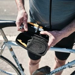 Fidlock TWIST Toolbox Set + Bike Base - Noir -Vélos Soldes 09653 BLK fidlock TWIST toolbox bikebase outdoor 05 scaled