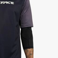 Race Face Indy Elbow - Furtif -Vélos Soldes 821973448169 INDY ELBOW STEALTH XS D1