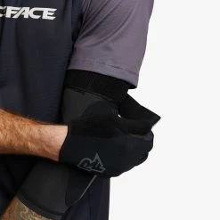 Race Face Indy Elbow - Furtif -Vélos Soldes 821973448169 INDY ELBOW STEALTH XS D3