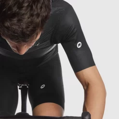 Assos Gilet Coupe-vent MILLE GT - Black Series 13 Assos Gilet Coupe-vent MILLE GT - Black Series -Vélos Soldes ASSOS 13 34 338 18 41