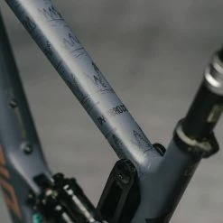 Dyedbro Kit De Protection Du Cadre - EWS Mountains - Noir Mat 8 Dyedbro Kit De Protection Du Cadre - EWS Mountains - Noir Mat -Vélos Soldes B9C04CAC 7DB2 4A66 9F4C 085F9F0CCAD9 1024x1024 2x