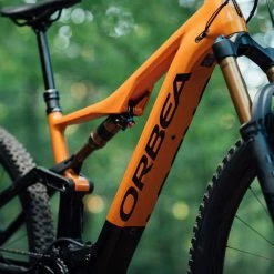 Orbea RISE H10 Leo Orange-Black (Gloss) -Vélos Soldes Bikecheck Exterior RiseH10 Orange Black 11