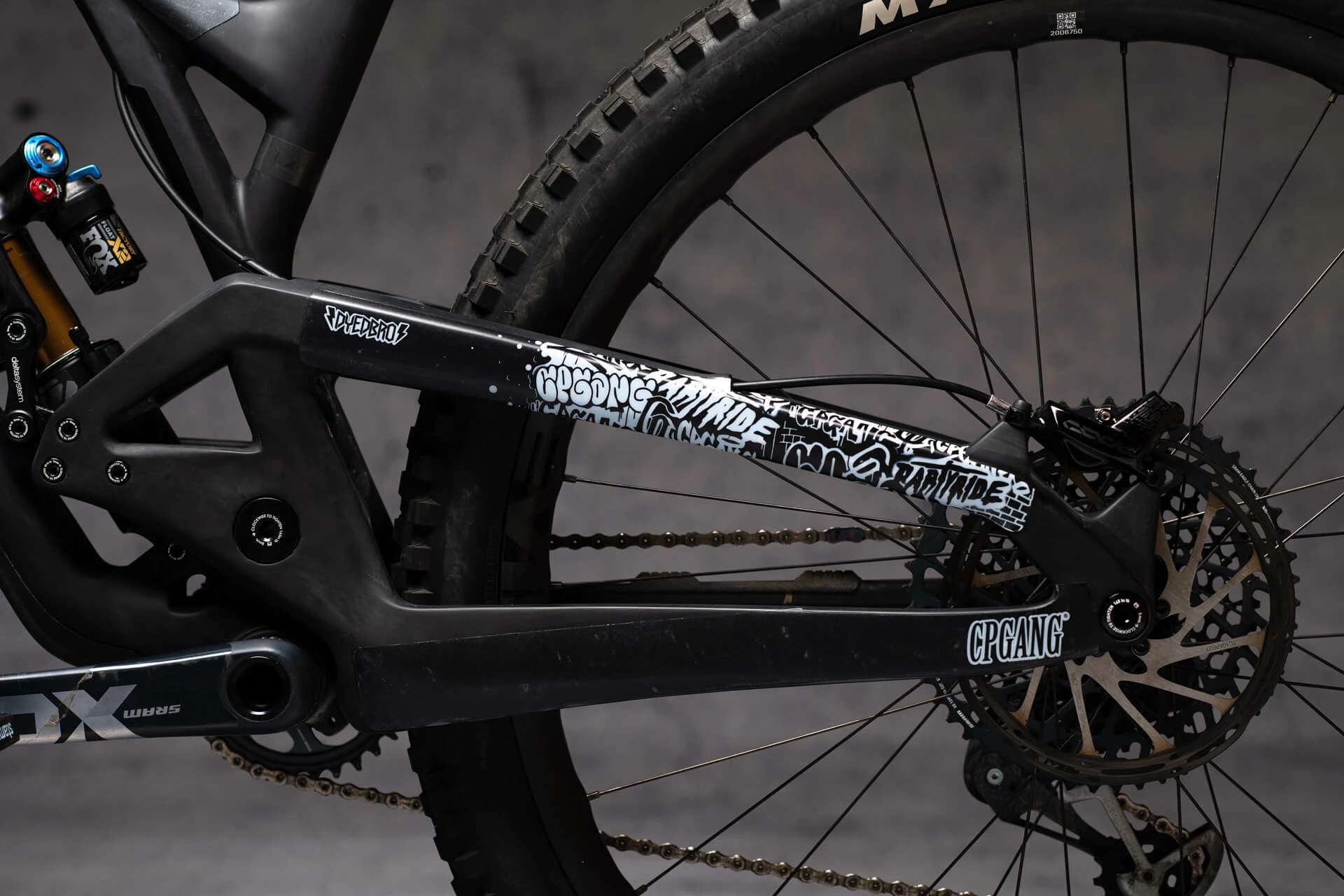 Dyedbro Kit De Protection Du Cadre - CP Gang 3 Dyedbro Kit De Protection Du Cadre - CP Gang – Image 3