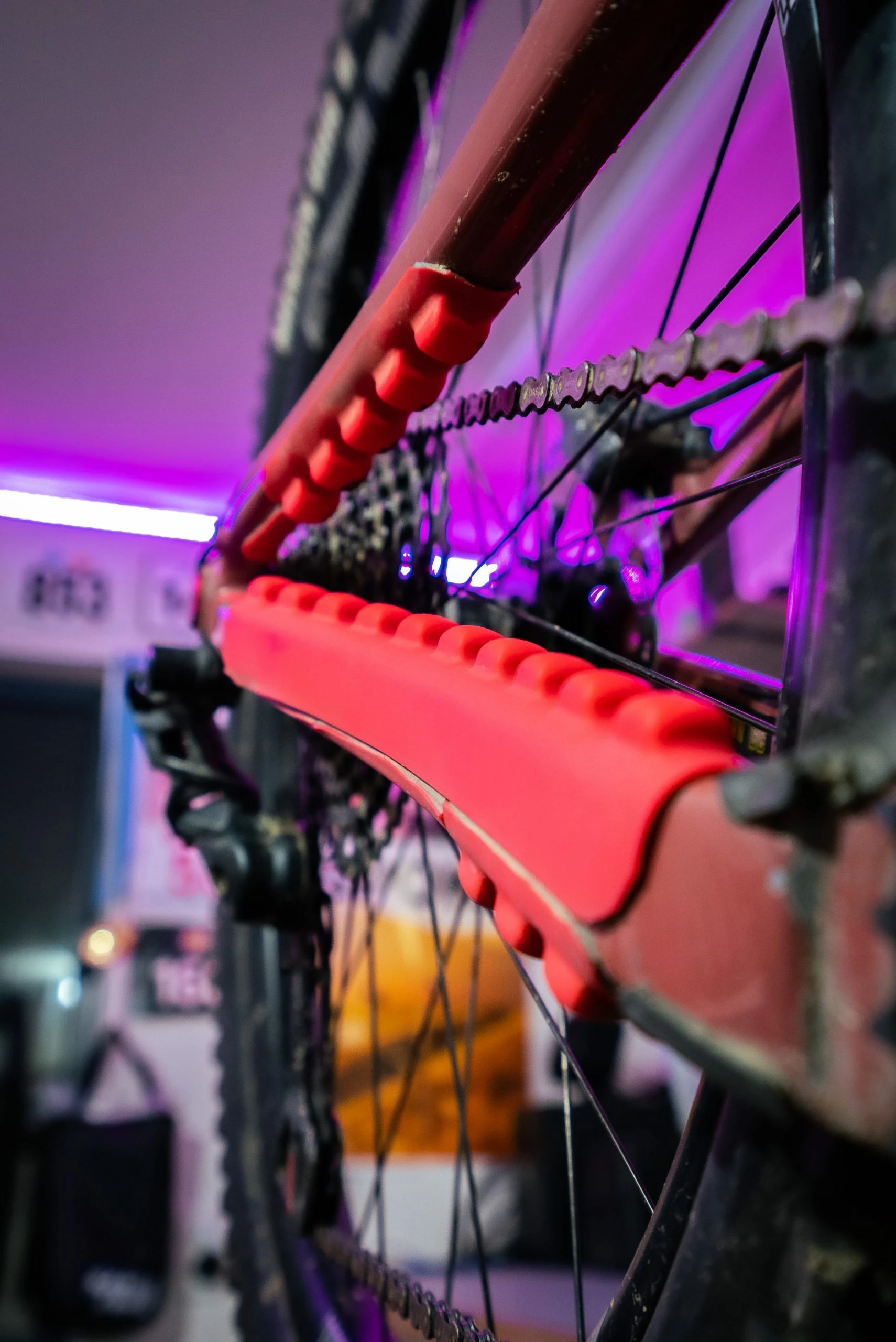 Velocity Hucking Systems VHS 2.0 Slapper Tape - Rouge 2 Velocity Hucking Systems VHS 2.0 Slapper Tape - Rouge – Image 2