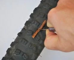 MaXalami Kit De Réparation Tubeless De Base 8 MaXalami Kit De Réparation Tubeless De Base -Vélos Soldes DSC 0979 300x201 1