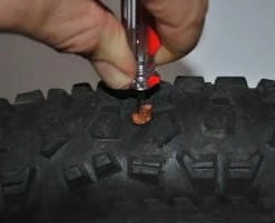 MaXalami Kit De Réparation Tubeless De Base 7 MaXalami Kit De Réparation Tubeless De Base -Vélos Soldes DSC 0986 300x201 1