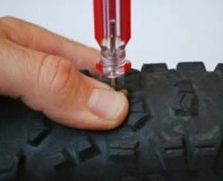 MaXalami Kit De Réparation Tubeless De Base 9 MaXalami Kit De Réparation Tubeless De Base -Vélos Soldes DSC 0987 300x201 1