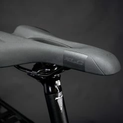 Haibike Trekking 6 Hommes - Matte Black Red Reflex -Vélos Soldes Haibike MY22 Detail Saddle Trekking 6 HIGH black