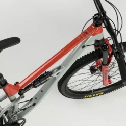 Octane One OMG EVO 29 Pouces - Trail - Gris/Rouge -Vélos Soldes OMG EVO 4 1024x682 1