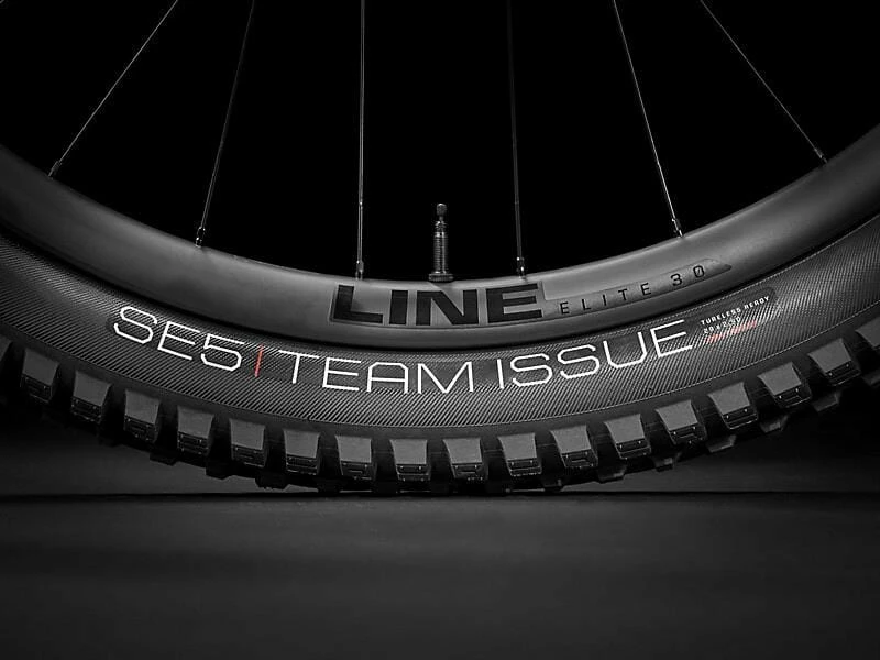 Trek Fuel EX 9.8 GX AXS Gen 6 Mulsanne Blue 10 Trek Fuel EX 9.8 GX AXS Gen 6 Mulsanne Blue – Image 10